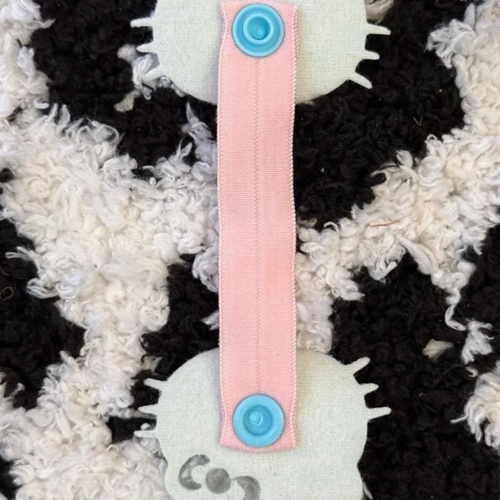 Blue hello kitty wire holder Clip